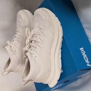 HOKA WOMEN KAWANA MID SNEAKERS SIZE 7